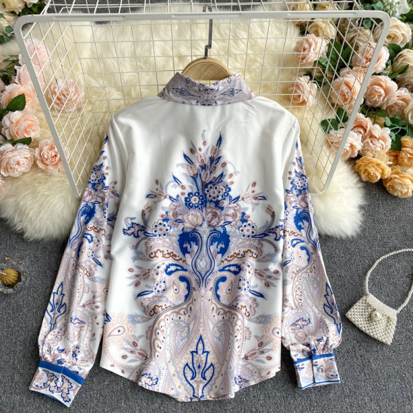 Modern női ing klasszikus gallérral és mintával