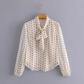 Naiste tüllsärk, mille kaeluses on pael