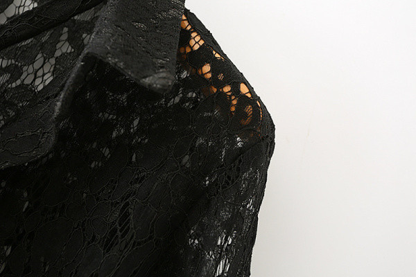 Pikk musta värvi pitssärk