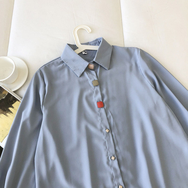 Modern női ing színes gombokkal