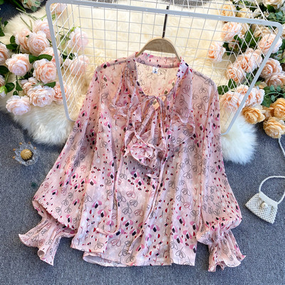 Modern női ing csipkegallérral