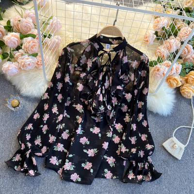 Modern női ing csipkegallérral