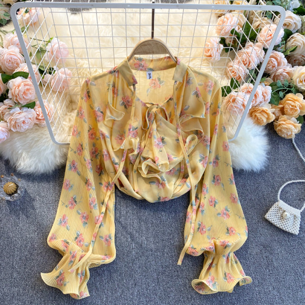 Modern női ing csipkegallérral