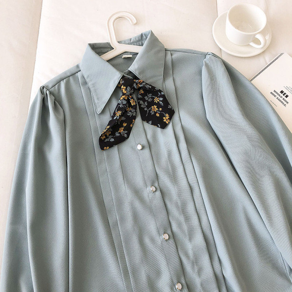 Moderna ženska jednobojna košulja na gumbe