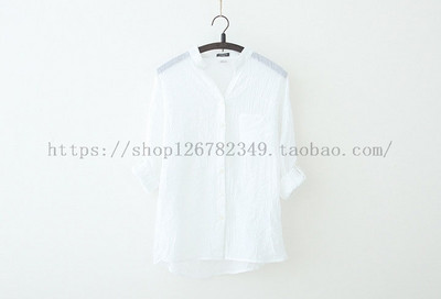 Plata modeļa sieviešu krekls ar V veida kakla izgriezumu