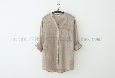 Plata modeļa sieviešu krekls ar V veida kakla izgriezumu