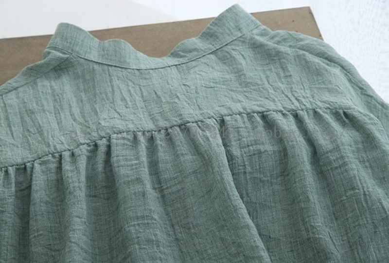 Plata modeļa sieviešu krekls ar V veida kakla izgriezumu