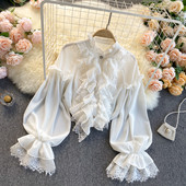 Модерна дамска риза с къдри и дантела