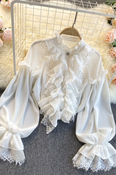 Модерна дамска риза с къдри и дантела