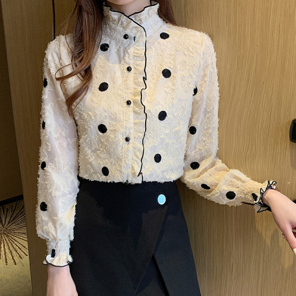 Modern női pöttyös ing pólógallérral és hosszú ujjal