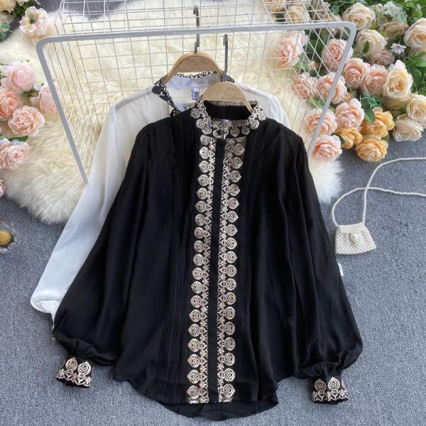 Retro modell női ing hímzéssel