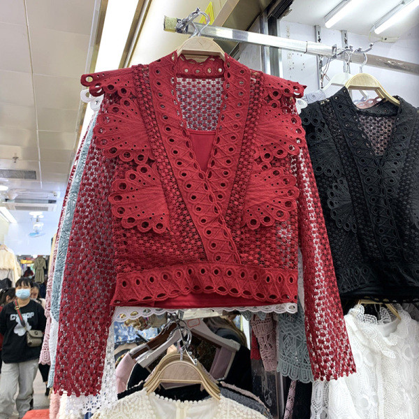 Novi model ženske košulje sa dugim rukavima i špic izrezom