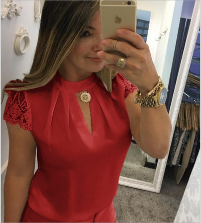 Актуална дамска риза с къс, дантелен ръкав