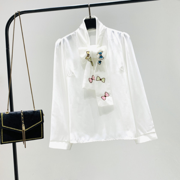 Modern női ing fűzővel és hímzéssel, fehér színben