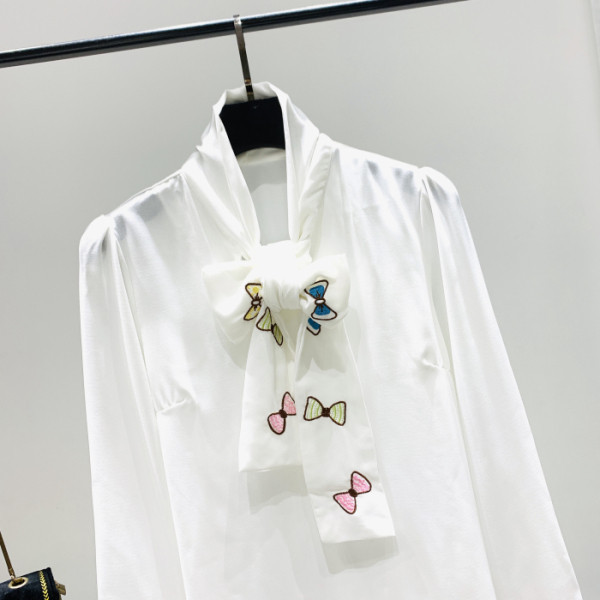 Modern női ing fűzővel és hímzéssel, fehér színben