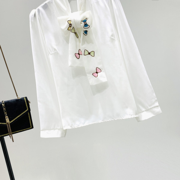 Modern női ing fűzővel és hímzéssel, fehér színben