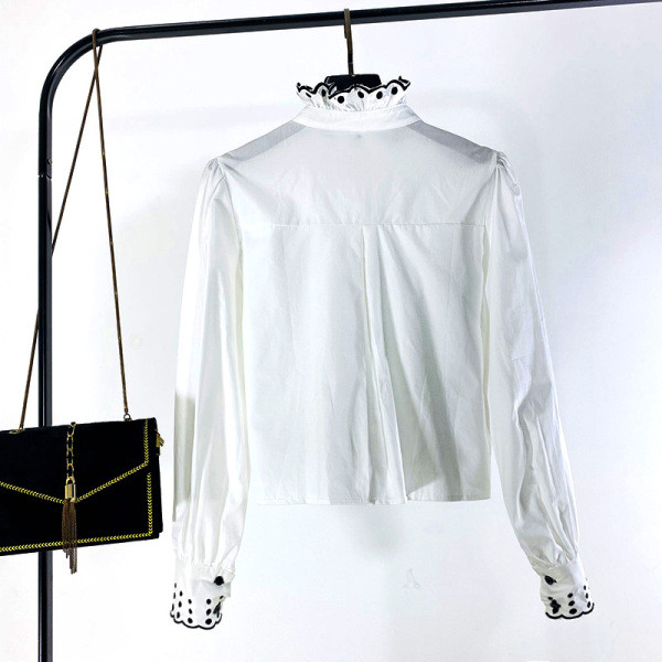 Moderna ženska košulja s polo kragnom i vezom