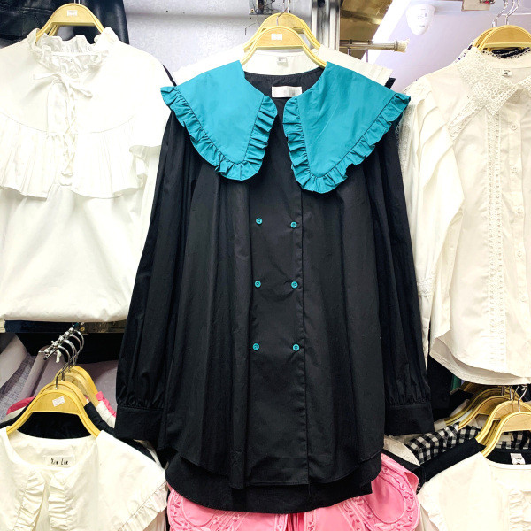 Alkalmi női ing gombokkal és hosszú ujjú