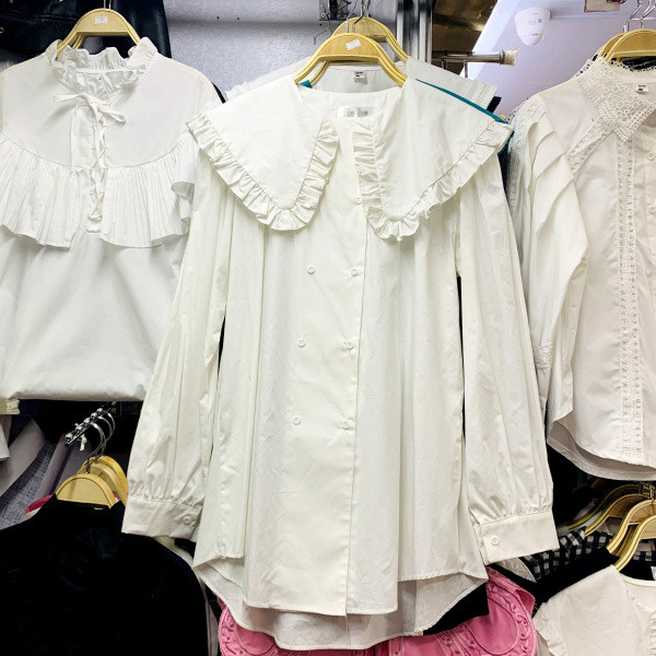 Alkalmi női ing gombokkal és hosszú ujjú