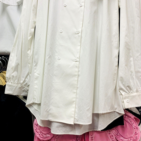 Alkalmi női ing gombokkal és hosszú ujjú