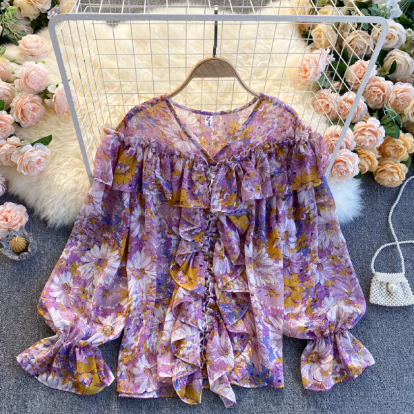 Модерна дамска риза с къдри и шпиц  деколте