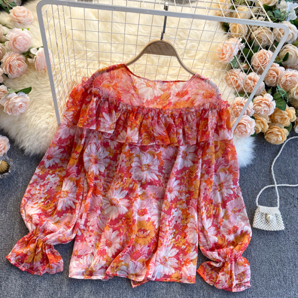 Модерна дамска риза с къдри и шпиц  деколте