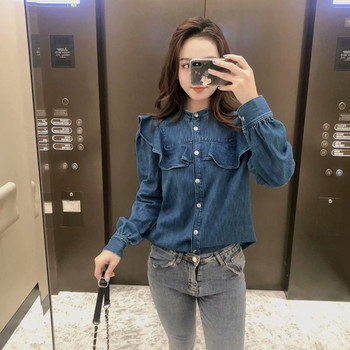 Moodne lokkidega teksasärk