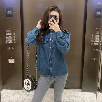 Moodne lokkidega teksasärk