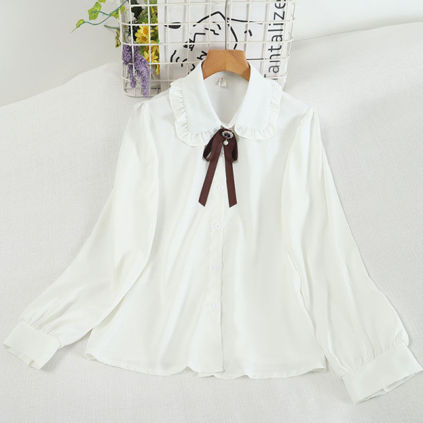 Moderna ženska košulja s vezama i kovrčama