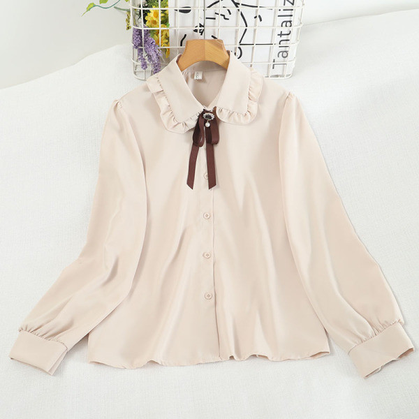 Moderna ženska košulja s vezama i kovrčama