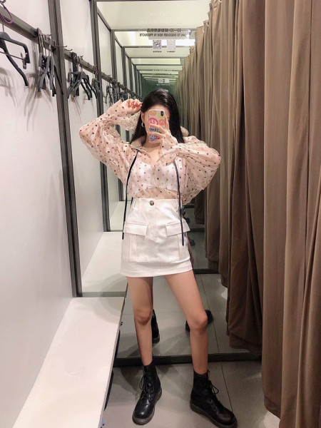 Széles modell tüll ing nyakkendővel