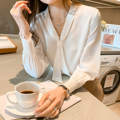 Γυναικείο πουκάμισο με ντεκολτέ