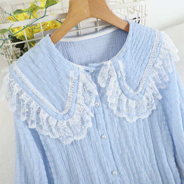 Pitsilise ja pikkade varrukatega naiste särk