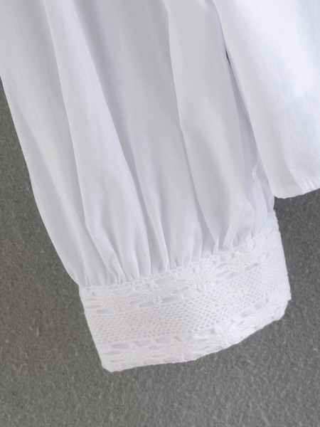 Fehér női ing hímzéssel és fürtökkel