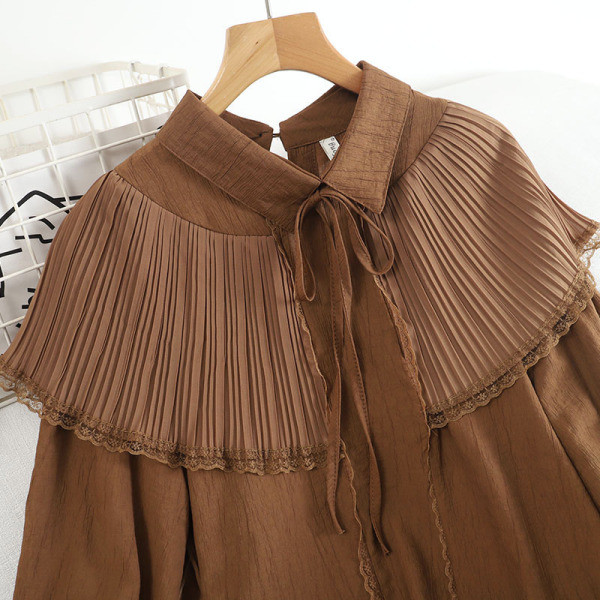 Moodne naiste šifoonist särk paelte ja klassikalise kraega