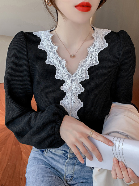 Stílusos ing csipkével és spitz nyakkivágással