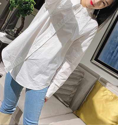 Alkalmi női ing ovális nyakkivágással és hosszú ujjal