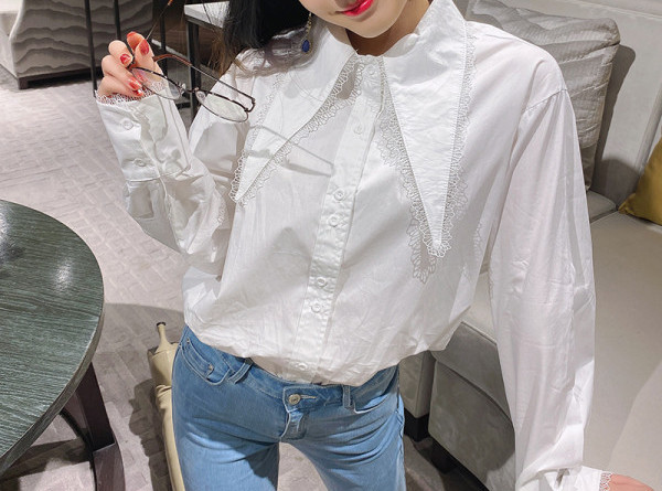 Alkalmi női ing ovális nyakkivágással és hosszú ujjal