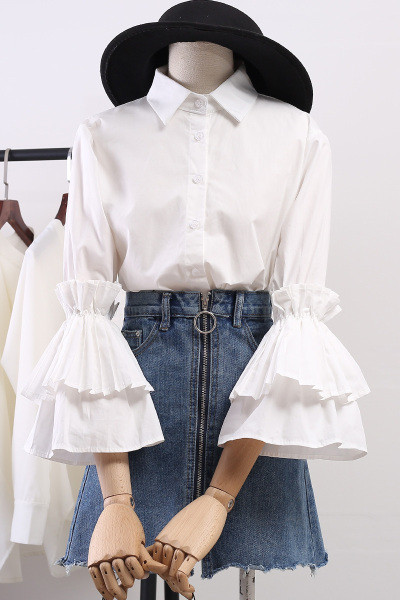 Moodne naiste särk klassikalise krae ja lootosevarrukatega