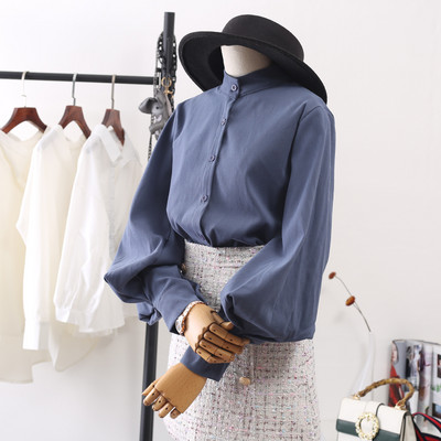 Naiste madala krae ja laiade varrukatega särk - retro stiilis