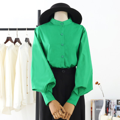 Naiste madala krae ja laiade varrukatega särk - retro stiilis