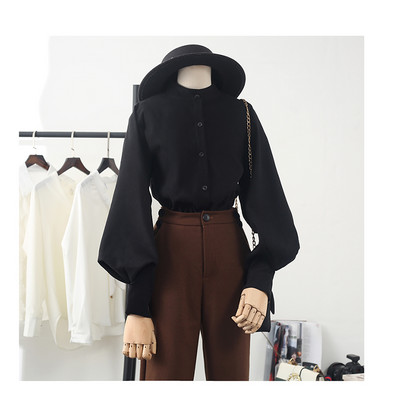 Naiste madala krae ja laiade varrukatega särk - retro stiilis