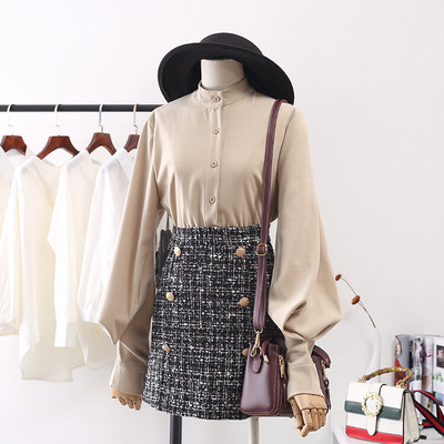 Naiste madala krae ja laiade varrukatega särk - retro stiilis