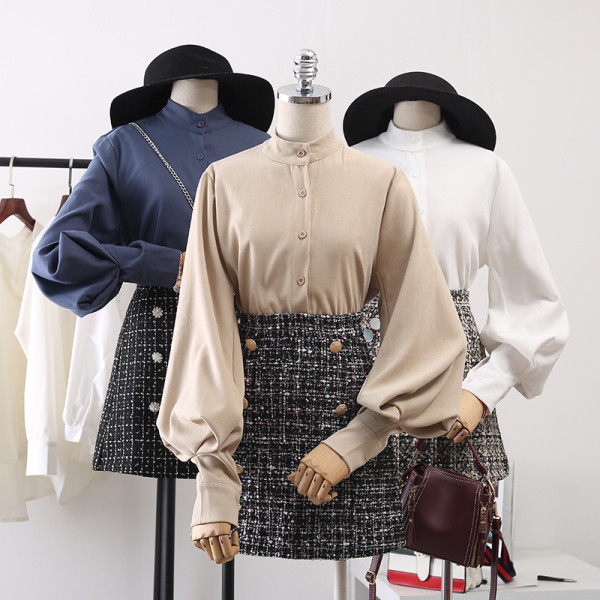 Naiste madala krae ja laiade varrukatega särk - retro stiilis