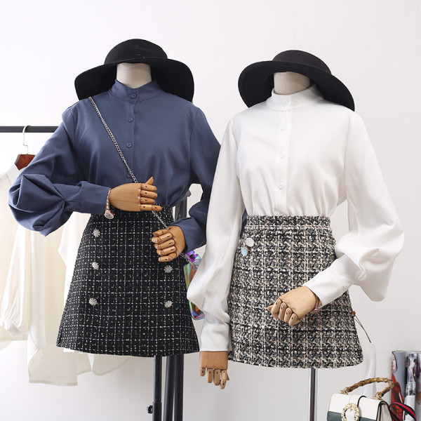 Naiste madala krae ja laiade varrukatega särk - retro stiilis