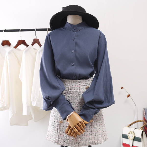 Naiste madala krae ja laiade varrukatega särk - retro stiilis