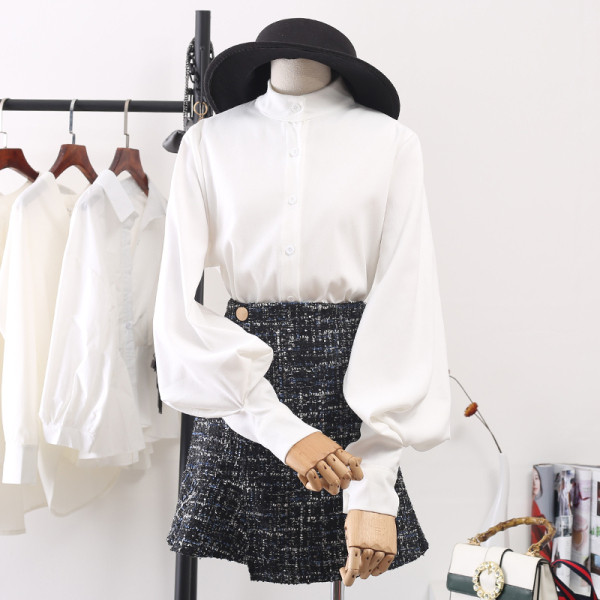 Naiste madala krae ja laiade varrukatega särk - retro stiilis