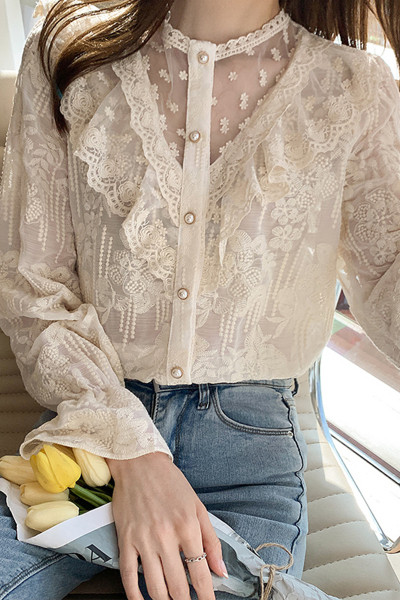 Női csipke ing gombokkal és hosszú ujjú