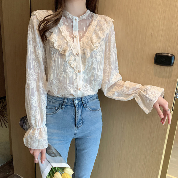 Női csipke ing gombokkal és hosszú ujjú