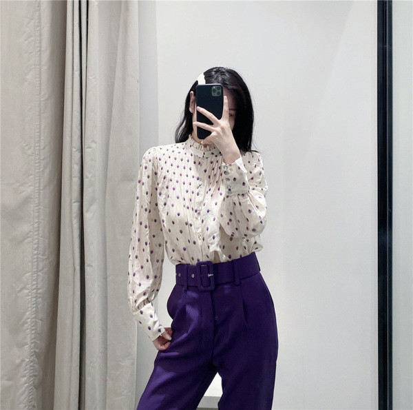 Naiste šifoonist särk ovaalse kaelusega ja lokkidega